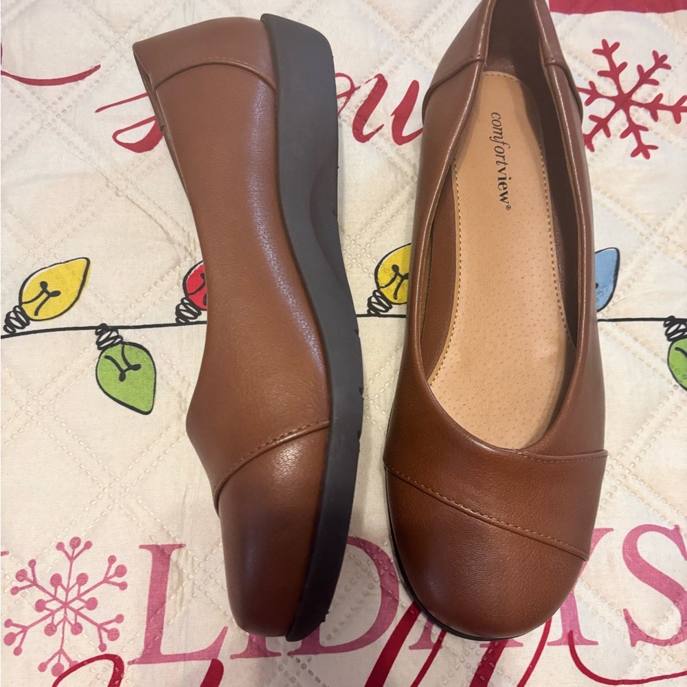 Comfortview Women's Tan Loafers - Picture 2 of 7
